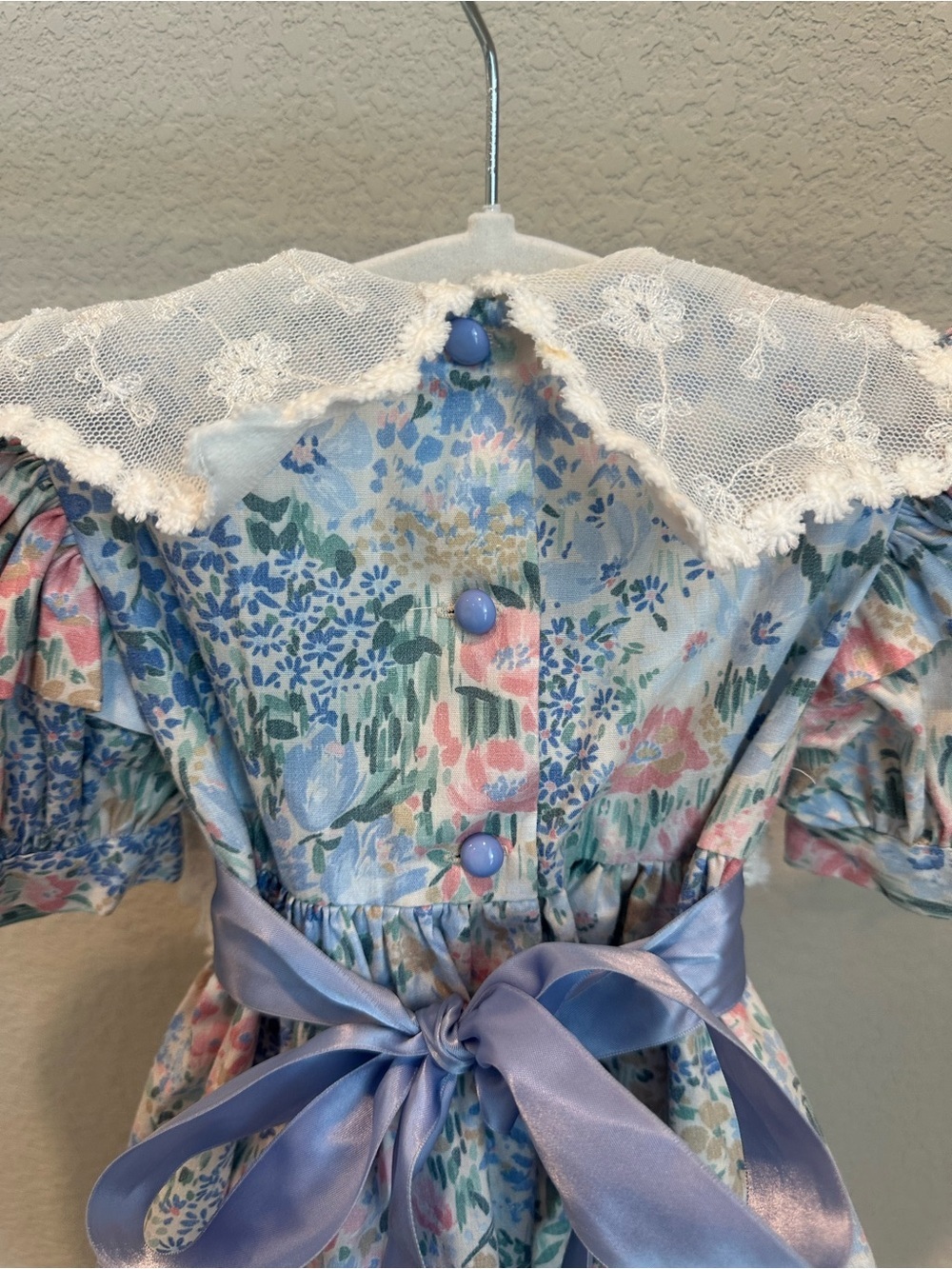 Vintage Cottagecore Puff-Sleeve Dress with Lace Bib - Pastel - Picture 4 of 5